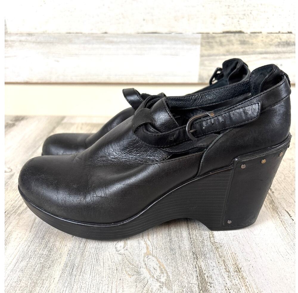 Dansko Womens 7.5 EU 38 Franke Black Leather Wedge Clogs Studded Comfort